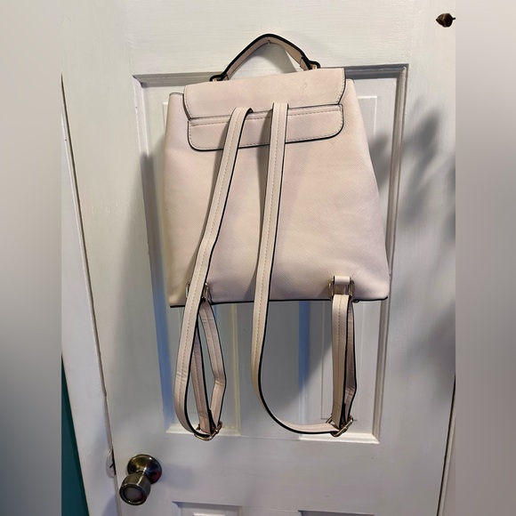 Women’s backpack style handbag - Picture 3 of 10